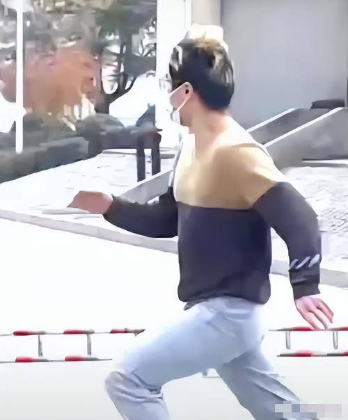 为爱冲锋！如何利用好奇心，蹭热度来赚钱？