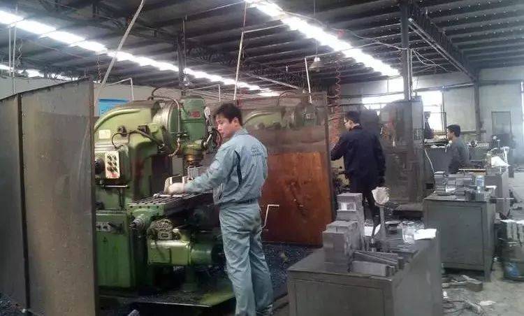 怎么在玩乐赚上赚钱-做模具、注塑两年,我赚了300万!【娱乐】