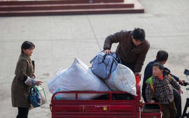 豆赚怎么挣钱快-工地管吃住,随便一天都能赚300元,却没人愿意干,咋回事?