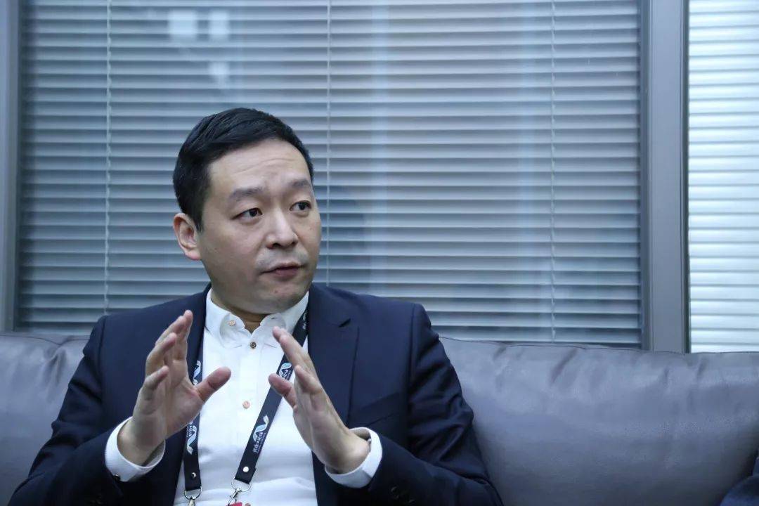 手机铜板街怎么提现-何俊何以穿越互金险滩