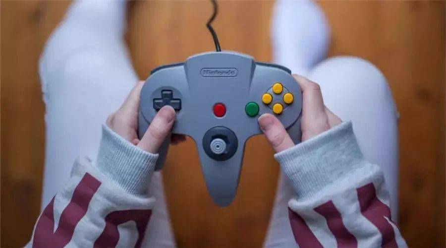 怎么做游戏赚钱-做微信小游戏到底怎么赚钱?这里有2个方向供你参考